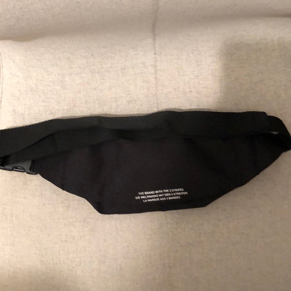 ⭐️Host Pick⭐️ Adidas Unisex Fanny Pack - Picture 4 of 5